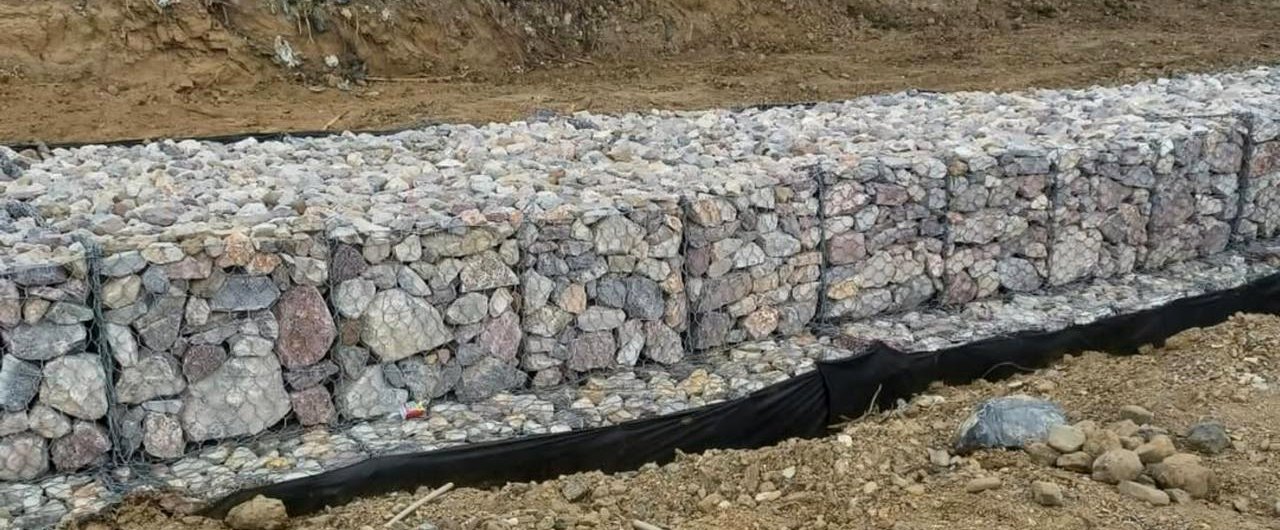 Muro de gaviones Covitec en obra, vista cercana